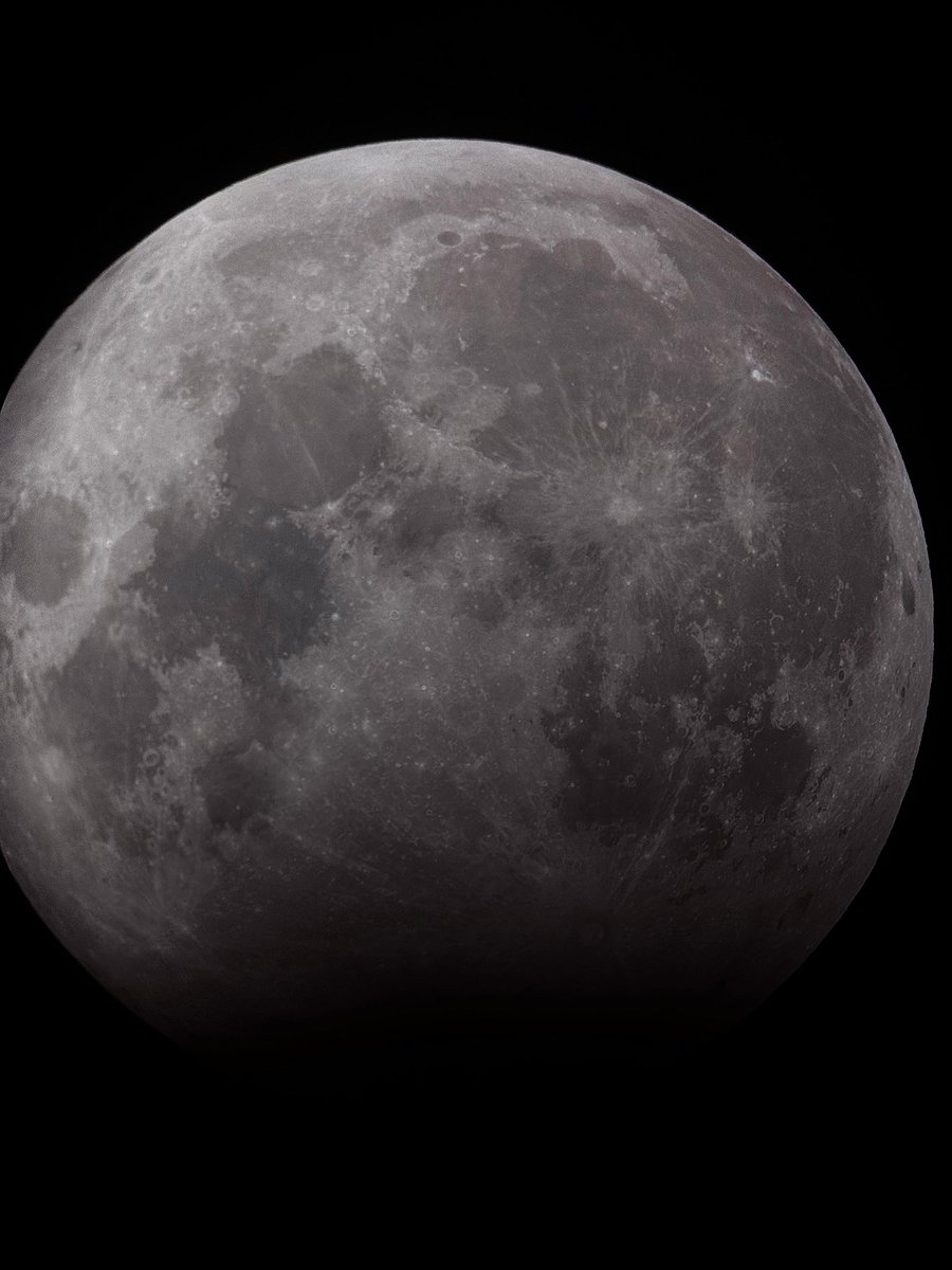 كسوف القمر الليلة في مرحلته الأخيرة
سيليسترون ٨ انش