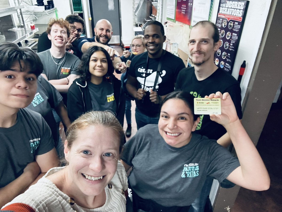 BethJernberg's tweet photo. Great job to our Team member Delaney , she got her TM card today!!
@LukeFBrockman @GumpMike @Janlopez2201 @EricTom222 @NicholasBPaxton @Chilis https://t.co/MdMzfADtqk