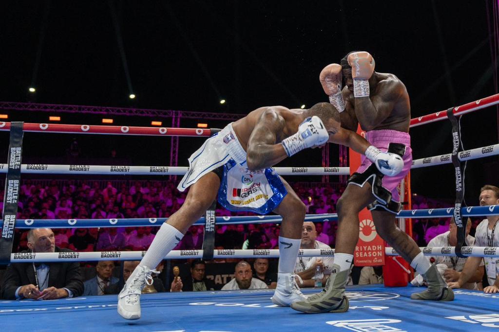 RiyadhSeason's tweet image. أجواء أسطورية تبدأ مع نزال FABIO WAROLEY VS DAVID ADELEYE 🥊
ضمن نزالات الـ Undercard .. في حفل افتتاح #موسم_الرياض 🤩🔥

 #BattleOfTheBaddest
#RiyadhSeason
#BigTime