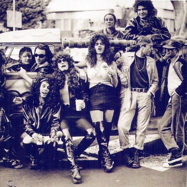 skippyelcanguro's tweet image. U2 en los carnavales de Tenerife, tan a gusto por la calle de amanecida sin que nadie les abrace y se ponga a llorar. Ubicate un fisco Susana #GHVIP280