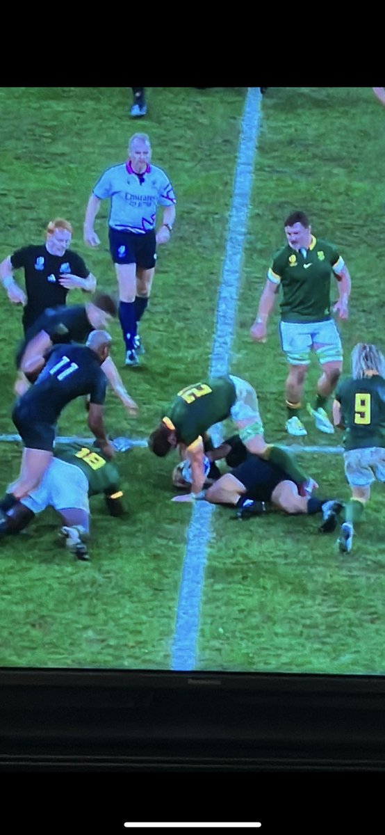 TMO Tom Foley absolute bottled this at the end of the game! #RugbyWorldCup