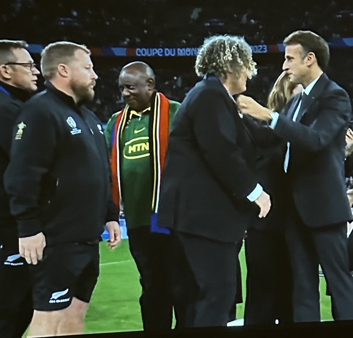 Daniel_Paulus's tweet photo. Pathetic  @MYANC  , wants all the lime light , but not willing to do the work. @CyrilRamaphosa wearing an outdated jersey. Ur PR team should be fired @Our_DA @Action4SA https://t.co/lt1Vm3BfzU