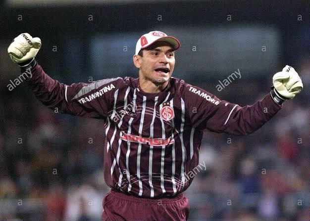 visionnr6's tweet photo. @oocbrsao Nunca será clemer jogando de boné DE NOITE contra o nacional nas oitavas da LA 2006 https://t.co/6dQVW9KpvQ