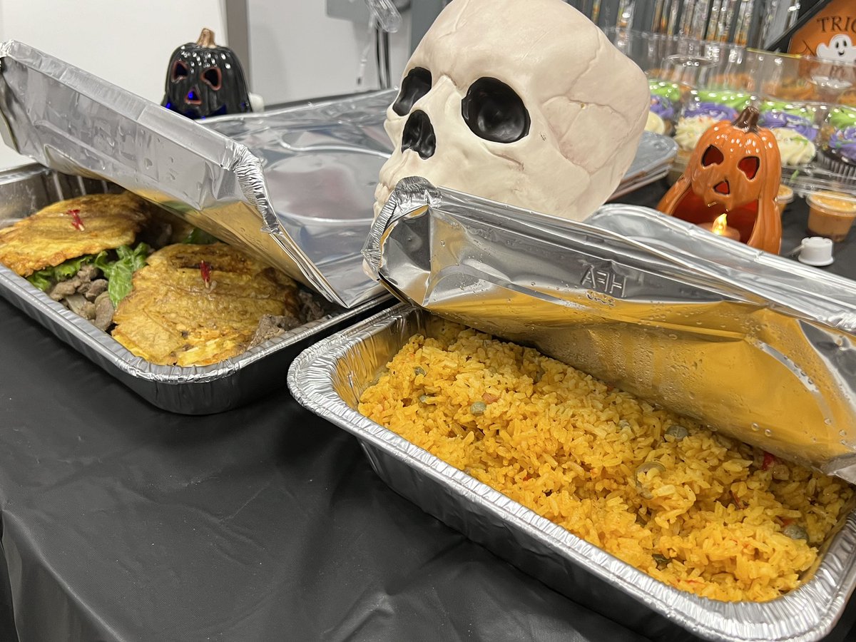 We were a little late for Hispanic History Month but we still wanted to show up and show out #TheBronzevilleWay! Jibaritos y arroz con gandules cortesía de The Jibarito Stop 😋 <a href="/MagentaTera/">T</a> @BrandonTaggart5 <a href="/mariajimenezz4/">Maria Jimenez</a>