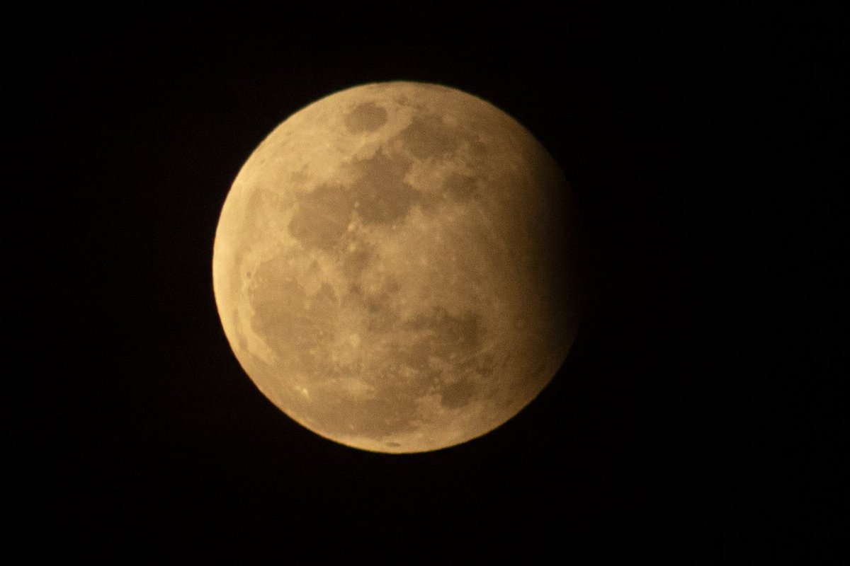 Mais um eclipse com sucesso 😍🌕 #OlhemALua @Astronomiaum