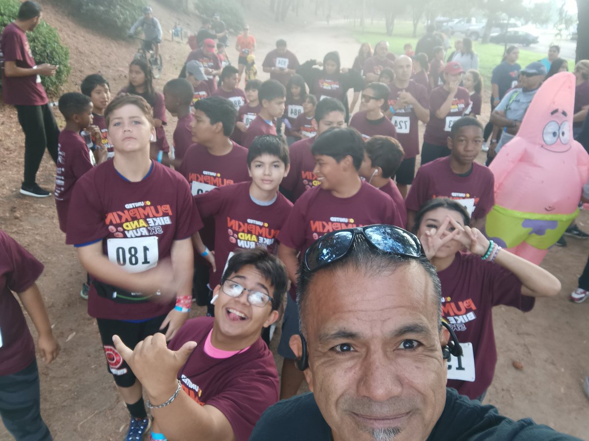 NicolasKnights's tweet image. Principal Varela and an array of Nicolas Knights students completed the Fullerton 5K Pumpkin Run today. The Nicolas Cheer Team welcomed back all the runners. It was so much fun. Great Job Knight Nation.