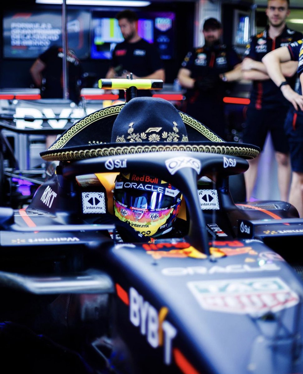Israelv411's tweet photo. Venga Don @SChecoPerez #ConToro este es tu fin de semana
@redbullracing dale alas 🪽 #F12023
El Mexicano logra pasar a la #Q3 la cual lidera @LewisHamilton
@alex_albon es otro que está dando la sorpresa porque también logró meterse entre los 10 que pasan a #Q3 #MexicoGP https://t.co/uhJHVivnvN
