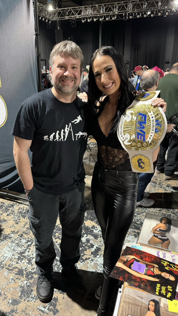 WrestlingADAN's tweet image. Me with Emily Jaye!!! Been looking forward to this one for a while too! Stunning! @emilyjayepro #fwe #mcw #bcw #iconsofwrestling #wrestling #wrestlingalldayallnight