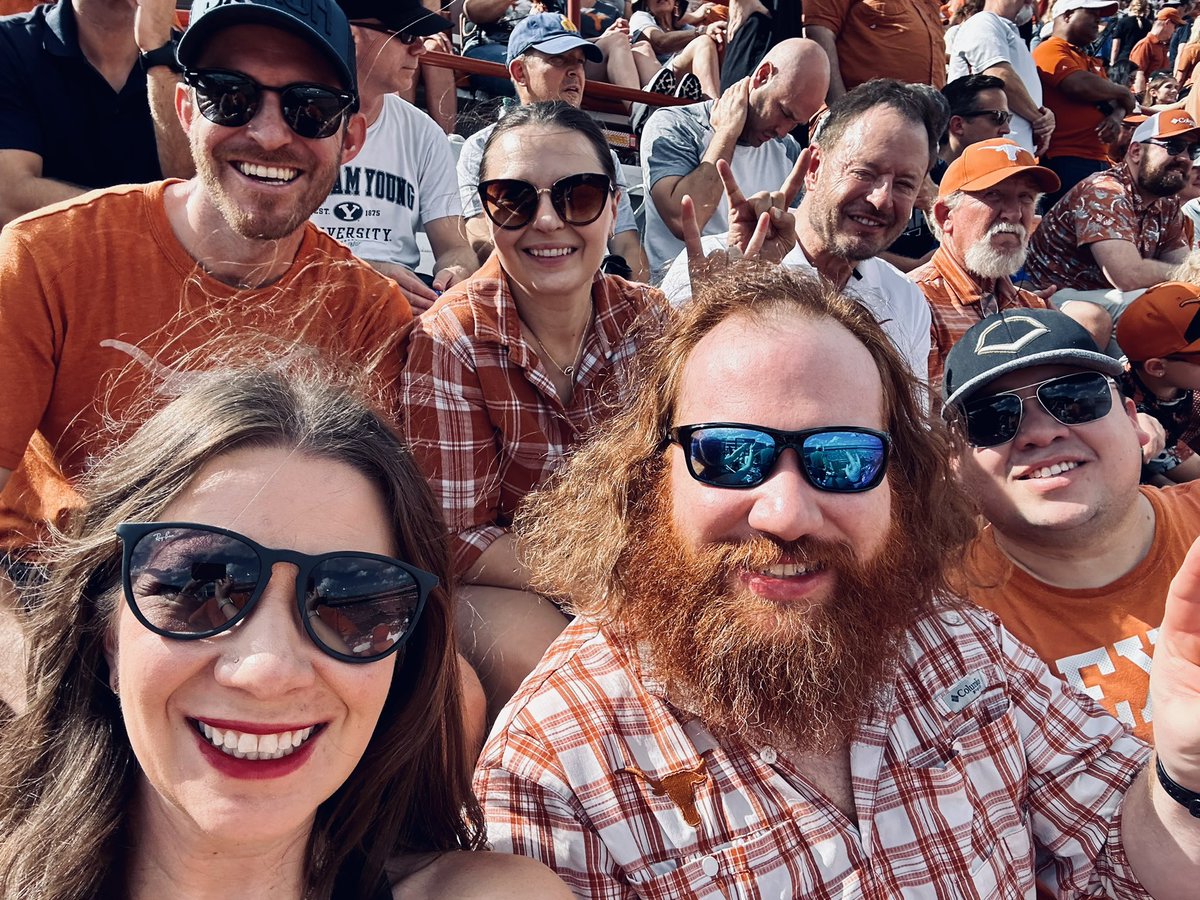 tiffytau's tweet photo. #HookEm  I know I had the best day with you today -TS  Back home with 100,000 of the fam. #texasexes #texasforever #texasfight #longhorns #texaslonghorns https://t.co/62PqNoBMgL