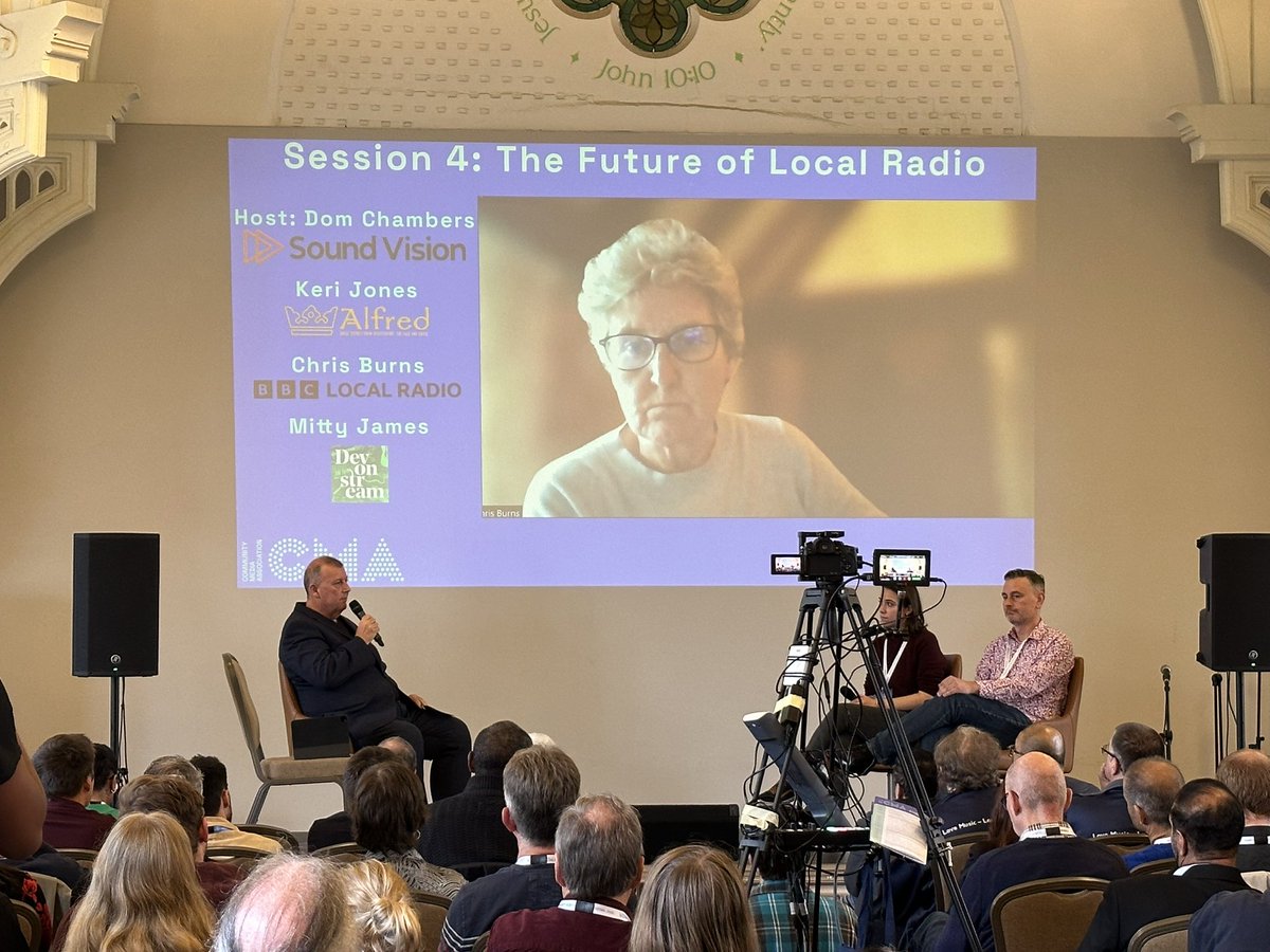 ImSuzieSparkles's tweet photo. An awesome day in Leicester celebrating 40 years of the @community_media association! Loved meeting and chatting with so many like minded people with community radio in the core of their heart ❤️📻❤️ #CMfest23 https://t.co/Nt3QMvptk3