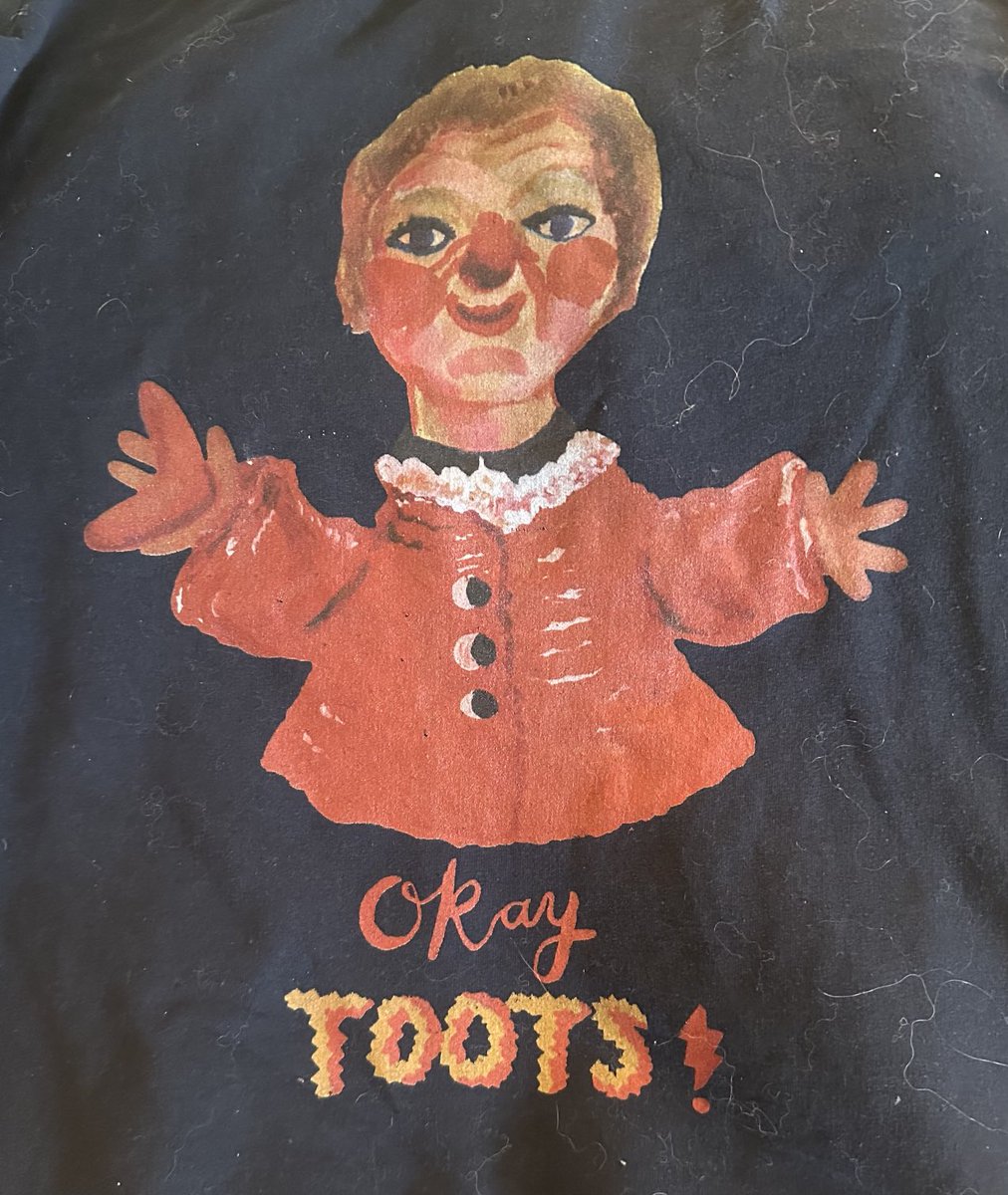 Hope it’s a beautiful day in YOUR neighborhood! And remember, you can’t go wrong if you live your life with love and kindness at the forefront. #Misterrogers #Mrrogers #Ladyelainefairchild #Fredrogers #kindness