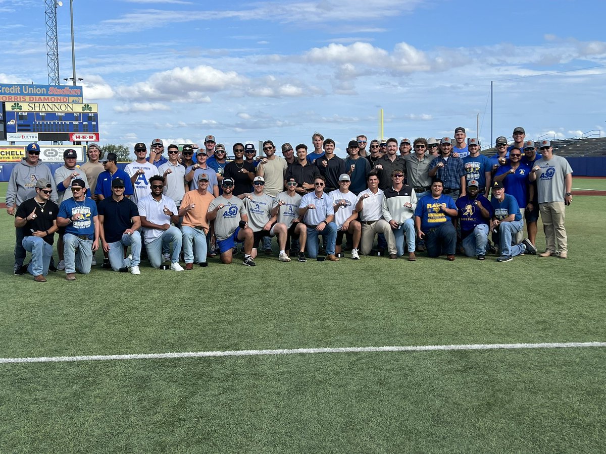 Ryan Compeau tweet media