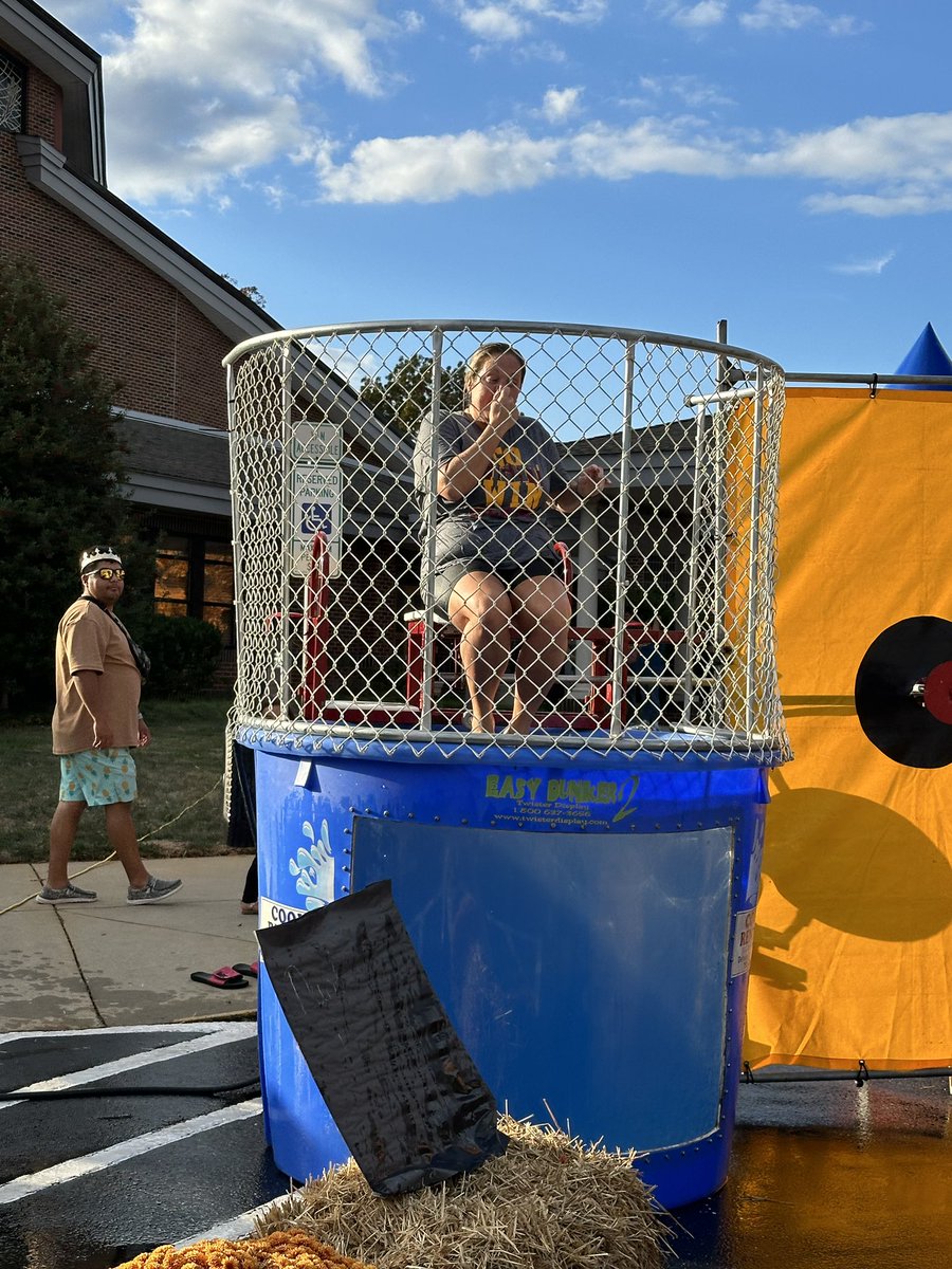 hickoryschools's tweet photo. We had a blast at St. Luke's Pumpkin Patch Bash today! 🎃🎉 #PumpkinPatchFun #StLukesBash https://t.co/wKsltU6EKT