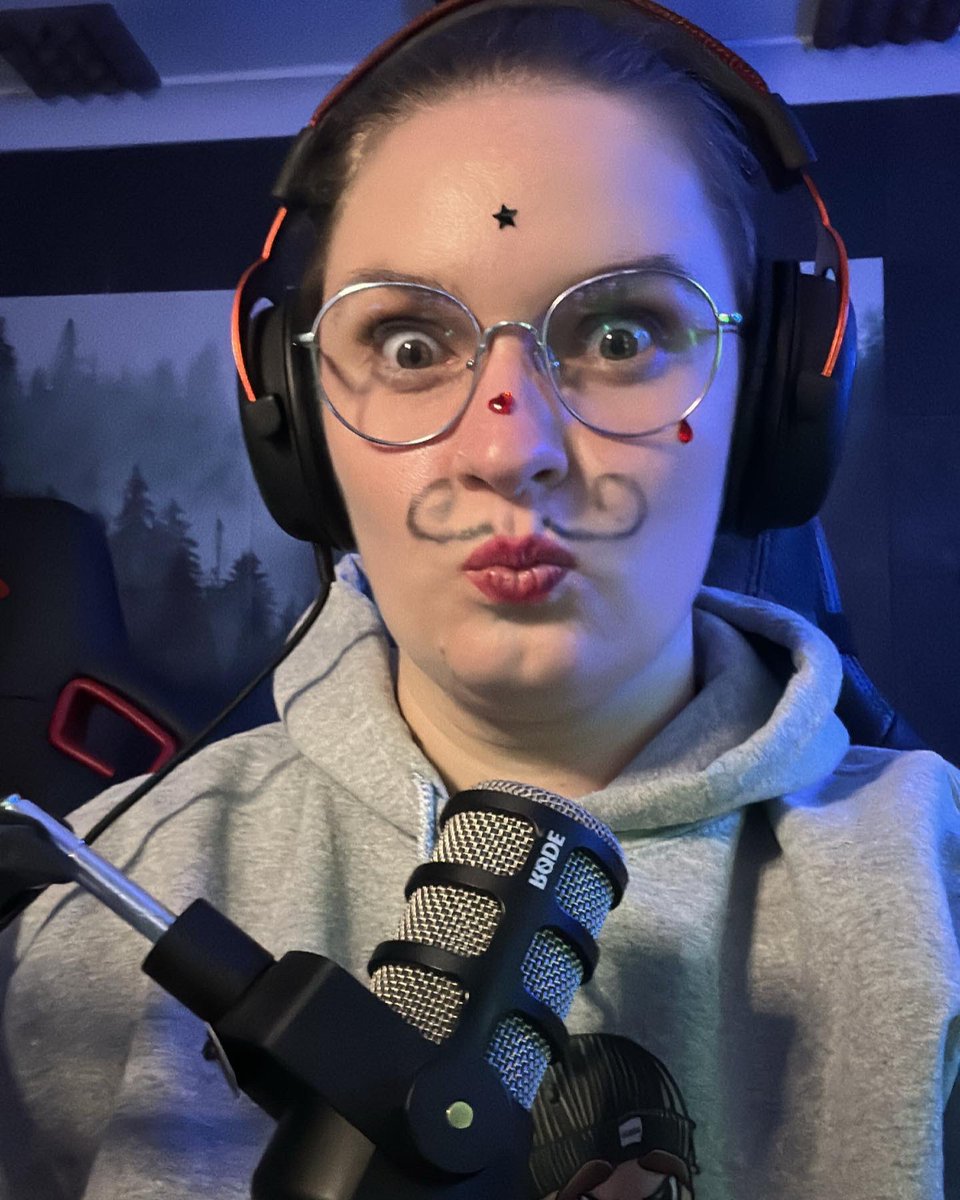 Almost 12 hours with a Mustache on Birdy’s face - can’t tell us it didn’t look sexy asf 😏