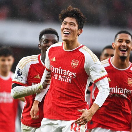 Tomiyasu has dedicated his first goal for Arsenal to his mother who sadly passed away last year. This lad deserves everything good happening for him. Brings so much positivity. He's always happy to see others striving. My defender. 🔴☝️
#ARSSHU