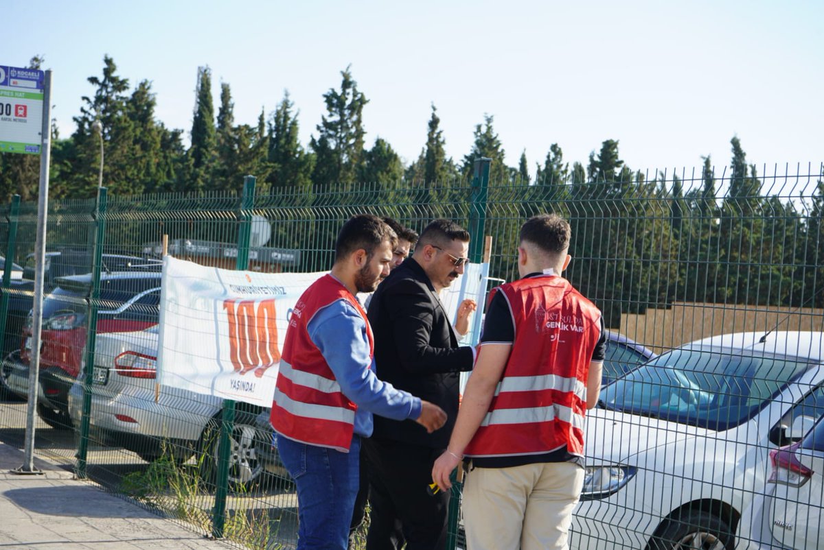 yenignclkpendik's tweet photo. 29 Ekim Cumhuriyet Bayramı için bayraklama çalışmalarımızı tamamladık. Cumhuriyetimizin 100. yılında astığımız bayrak ve pankartlar, dağıttığımız broşürler ile Pendik’i büyük bayramın kutlamalarına hazırladık.
#29ekimcumhuriyetbayramı #29ekim #cumhuriyet #chp #chppendik #pendik https://t.co/vCtVMf9UAz