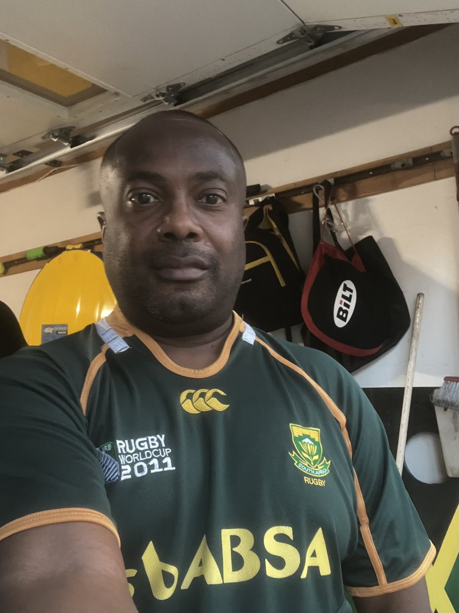 fabianwilliams's tweet photo. Okay! Think I earn a proper dinner after a #RugbyWorldCup finals like that! Congratulations #Springbok & well fought #AllBlacks playing with only 14 for the 2nd half! Wonder where I can find some #CastleLight lol ๐ cc @adpead @AlistairPugin & all my SA mates! https://t.co/Ezbz984HII