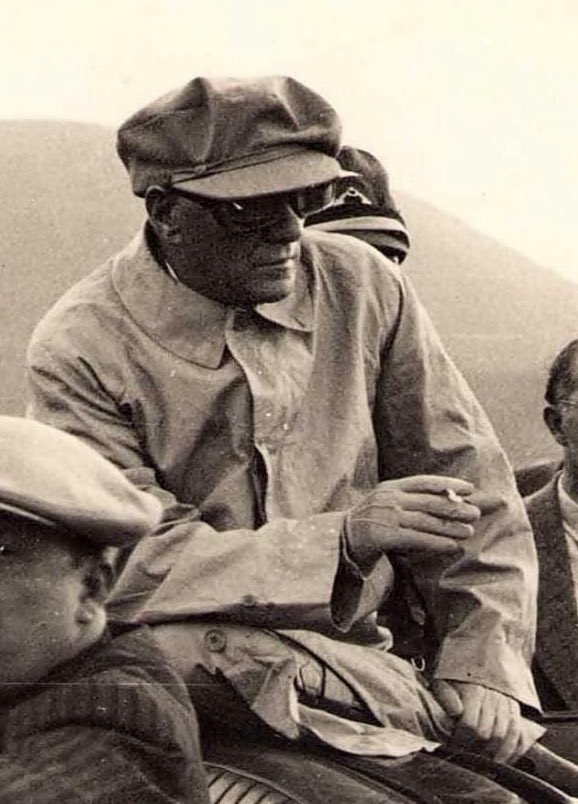 Father of the Turks 🇹🇷

Gazi Mustafa Kemal Atatürk.