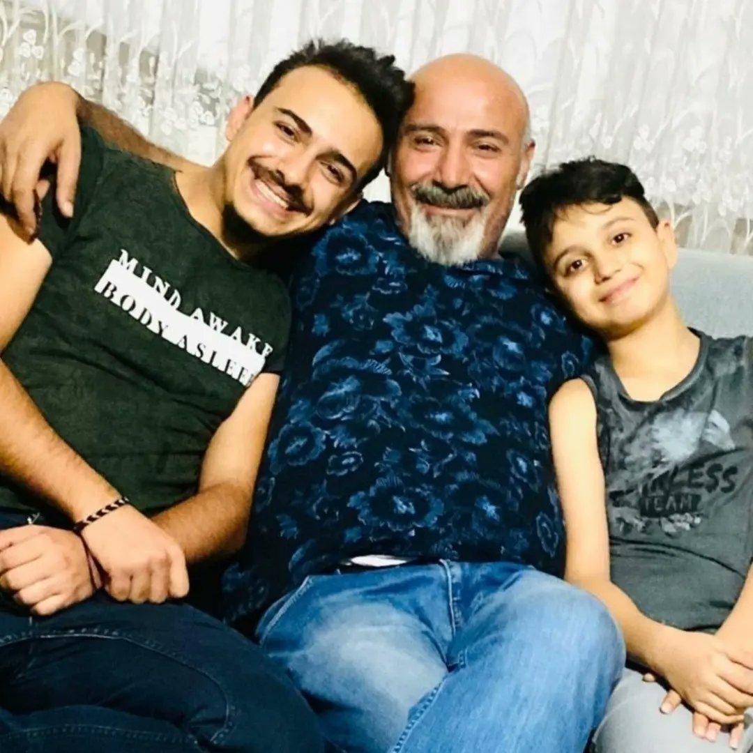 Sen bize bir Ülke ve Cumhuriyet bıraktın.
Bizde sana izinde yürüyecek evlatlar bıraktık.
Cumhuriyet Bayramımız kutlu olsun.