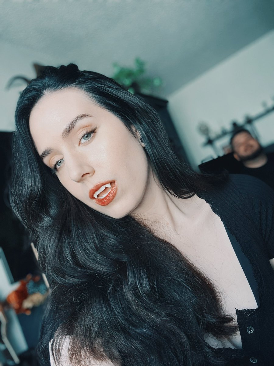 How does one apply to be a Bride of Dracula?? 🦇