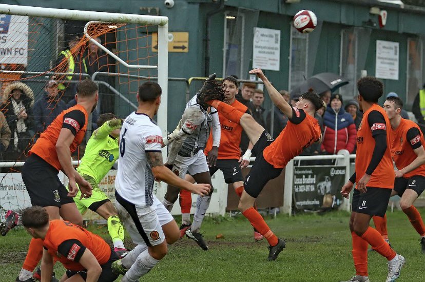 <a href="/MossleySmiffy/">Mike Smith (Yellow&BlackTick)</a> <a href="/BelperTownFC/">𝗕𝗲𝗹𝗽𝗲𝗿 𝗧𝗼𝘄𝗻 | 𝟣𝟪𝟪𝟥</a> <a href="/brighousetownfc/">Brighouse Town AFC</a> I never touched him ref! 😩great photo <a href="/MossleySmiffy/">Mike Smith (Yellow&BlackTick)</a>