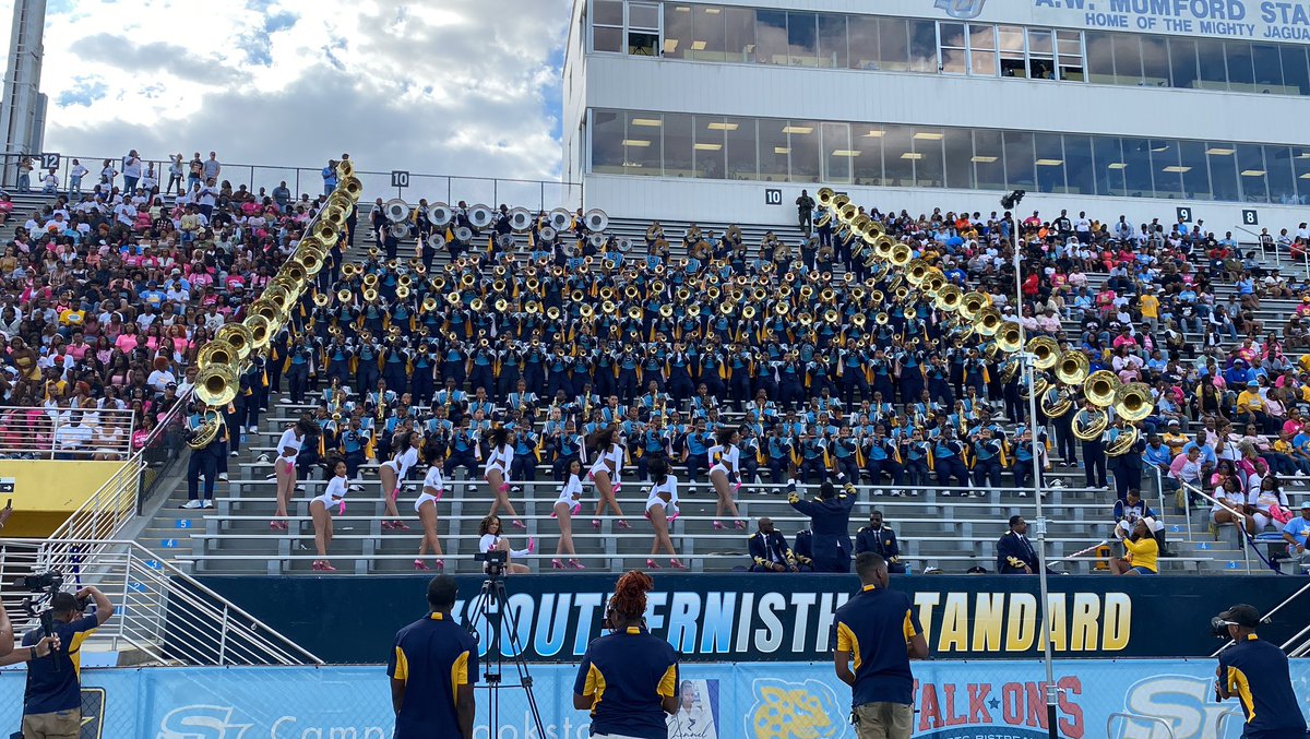 RenferdJoseph's tweet photo. Although my @TexasSouthern Tigers didn’t win the game today, it was good supporting my good friend William Young in his new role as Associate Director of Bands for Southern! Proud of you Will. Keep being great my man. 🙌🏾 https://t.co/fqJ4bikSgn