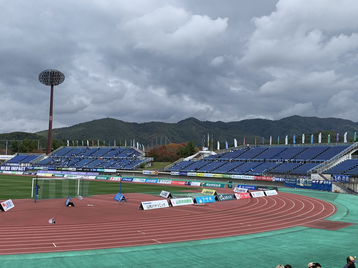 leontak4455's tweet photo. 今日はここから…٩( ᐛ )و⚽️🥅
残り3試合、更なる高み #新しい景色 を見る為にも絶対に勝ちたい!勝たせたい!
今日もそれぞれ場所からのそれぞれの応援📣宜しくお願いします🙇♂️
#thespa
#More_Aggressive
#ザスパサポ山形遠征
#群馬にもっと笑顔を
#山形群馬 https://t.co/25ZJu3lFCv
