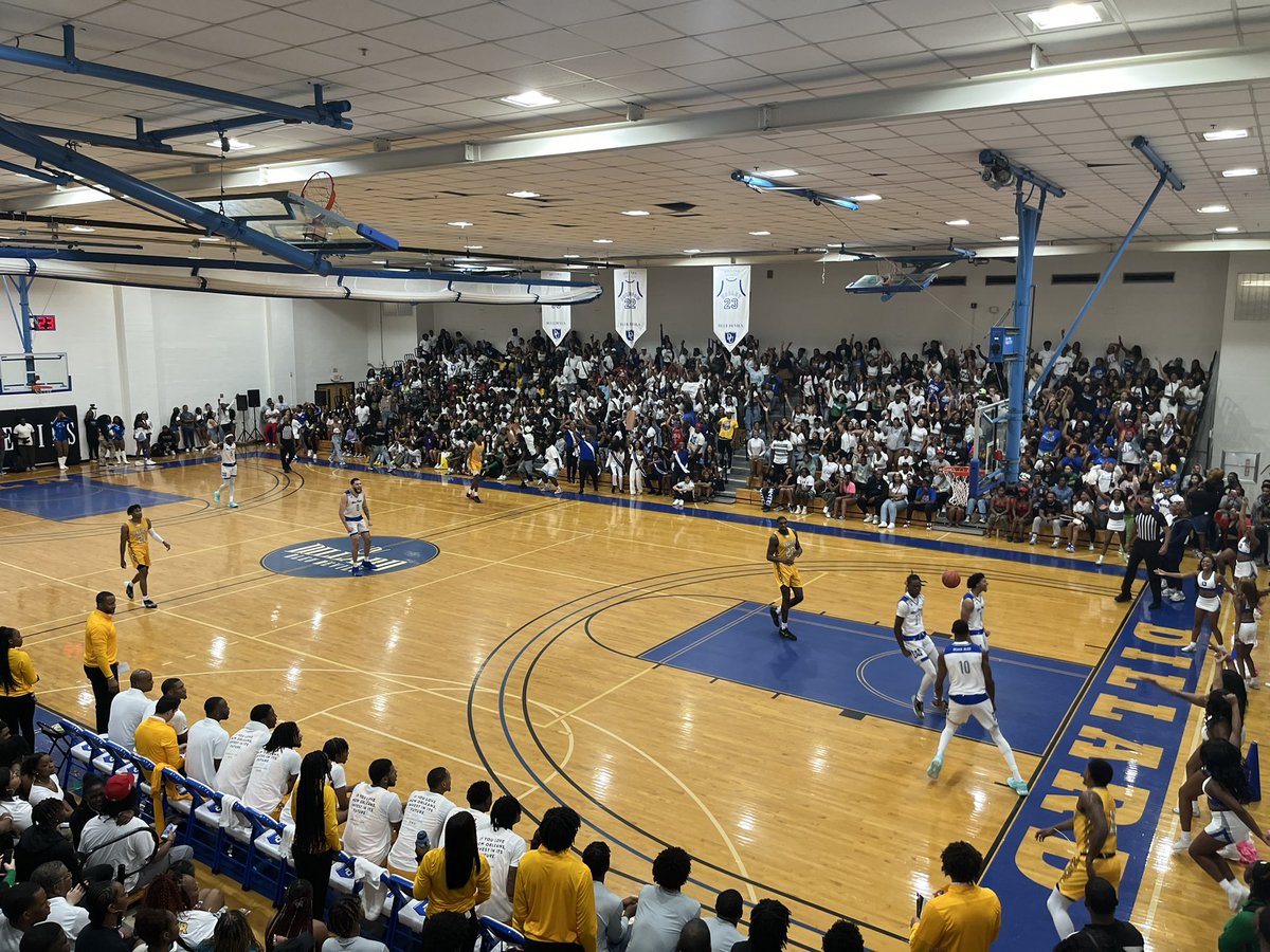 Sold out crowd…..Dillard vs. XULA 🏀 #duathletics #bleudevils #DU