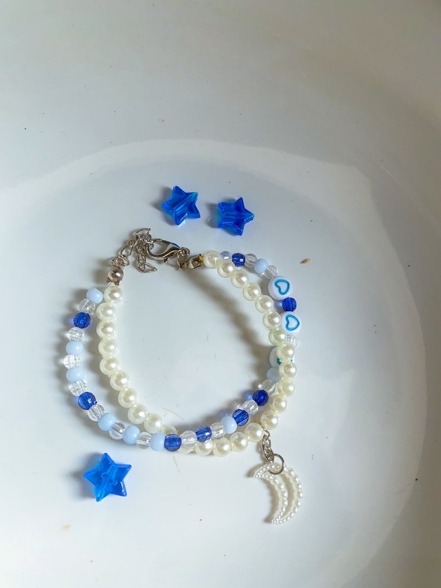 ResthuDyah's tweet photo. Shaka Beads

Jangan lupa njajan Gelang, Kalung &amp; Strap HP sama Bundaa~ Mau request custom juga bisaa 🥰

https://t.co/ZPxxjSE3Ej https://t.co/t56ApzJN3S