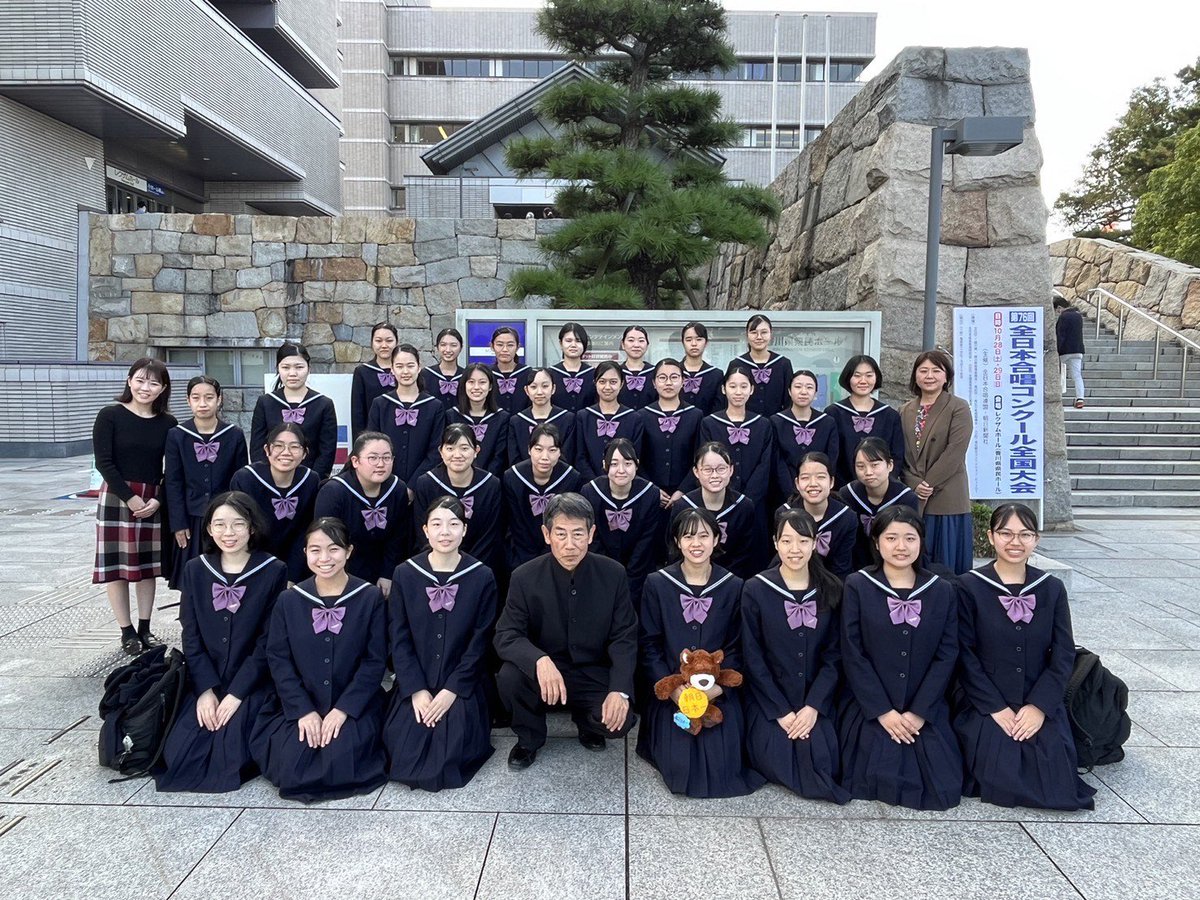 合唱部が、香川県高松市にあるレグザムホールで全日本合唱コンクール