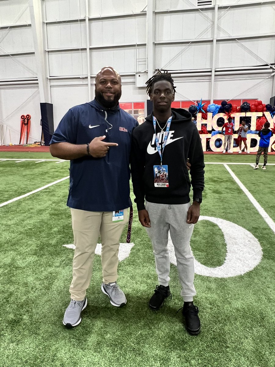 Meubanks0's tweet photo. Had a great GAME DAY visit to @OleMissFB today‼️ #HOTTYTODDY 

@StamynaSports @CoachAlexFaulk @CoachCawthon @Coach_Iverson 
@RecruitGeorgia https://t.co/OnoRLmSC5k