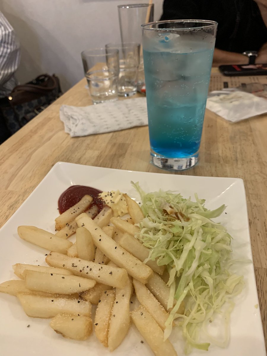 hirokun_naka's tweet photo. 改めてpost😌
Fellows Cafe…
良かった🌟楽しかった🌟🌟👍
食べた飲んだ😄😋
東京カリーオン、プライドポテト、Aブルー、Cレッド…
そして、集まった皆さんのチャゲアス愛❤️にたっぷり浸れました👍🤣🥹
また集まりたいです❣️
#CHAGEandASKA
#チャゲアスが好き
#ASKA
#chagekimi
#FellowsCafe https://t.co/uyLkouvZBy