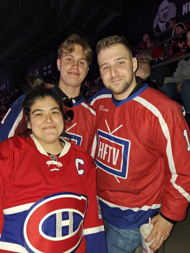 JasmineSweezy's tweet photo. We met our idols thanks for the memories for our very first game https://t.co/HCqzVrOQKg