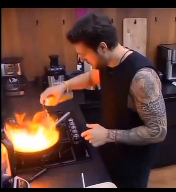 MaryonBravo55's tweet image. De mis momentos favoritos también está el me incendieeee jjajaa
#NoLook