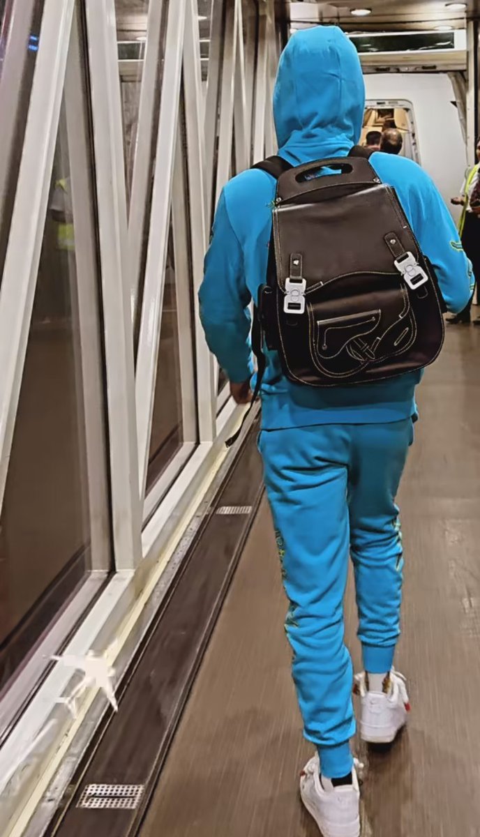 👀💙
.
.
.
#reactionboi family any guesses