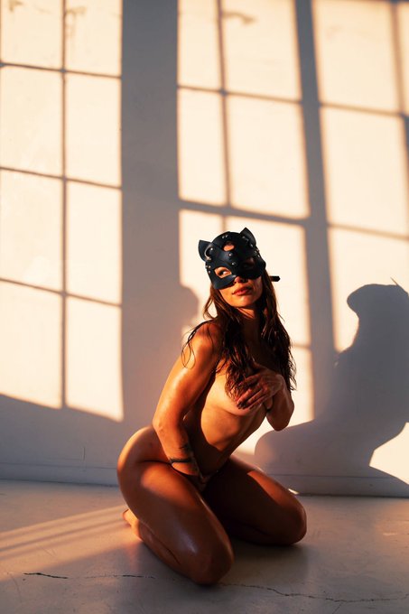 1 pic. 3 days til Halloween ??? https://t.co/h26Ra3OxVW