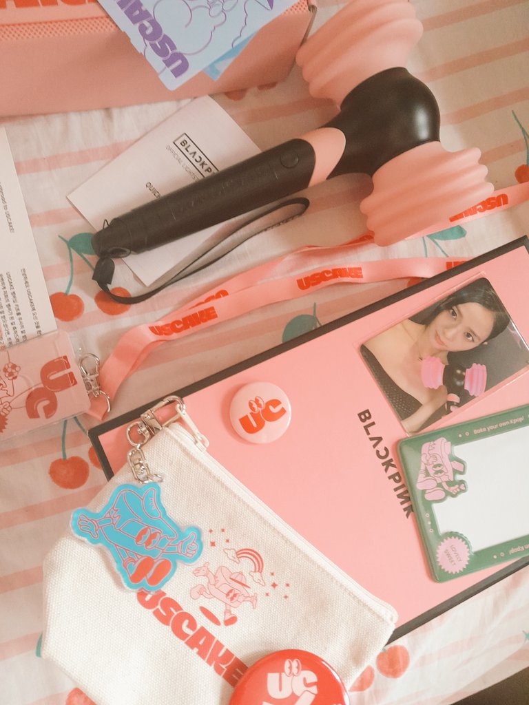 Thank you so much for this wonderful gifts, i really love this will treasure it forever @fan_uscake  #Blink #Blackpink #Blinks follow this acc for more giveaway  🤍💫 video in the comment 🍊