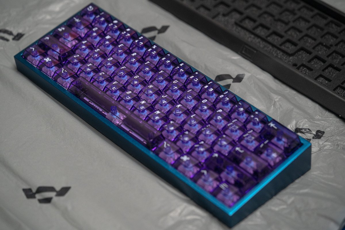 davidchen10's tweet photo. Just wrapped up another custom Wooting60HE build and this one was a lot of fun. 

Built this for a CS player who wanted to specifically match his Pandora's Box gloves and I think we did an absolutely fantastic job answering the brief. https://t.co/eOZl9lELRP