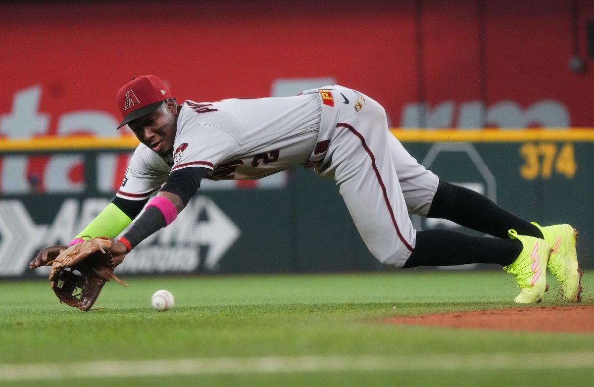 All. Tied. Up. 

DBacks headed back to the desert after the 9-1 win over the Texas Rangers. 

More here: azcentral.com/story/sports/m…