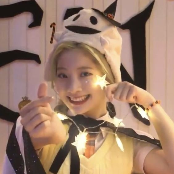 𑄽𑄺 (quit) tweet media