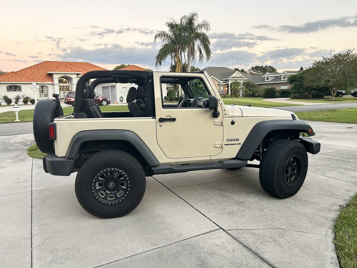 sariemonster's tweet photo. This is her before pic lol
#jeep #jeeplife https://t.co/gfrvabvO29