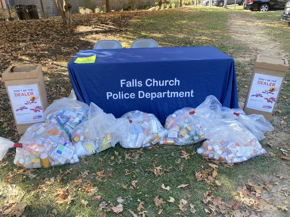 Officer Feliciano collect 7bags (92LBs) of unused or expired prescription medications today for the National Drug TakeBack Day!! Thank you all who contributed in order to make our community that much safer 👮‍♂️ <a href="/FallsChurchGov/">City of Falls Church</a> <a href="/MGavinFCPD/">Mary Gavin</a>