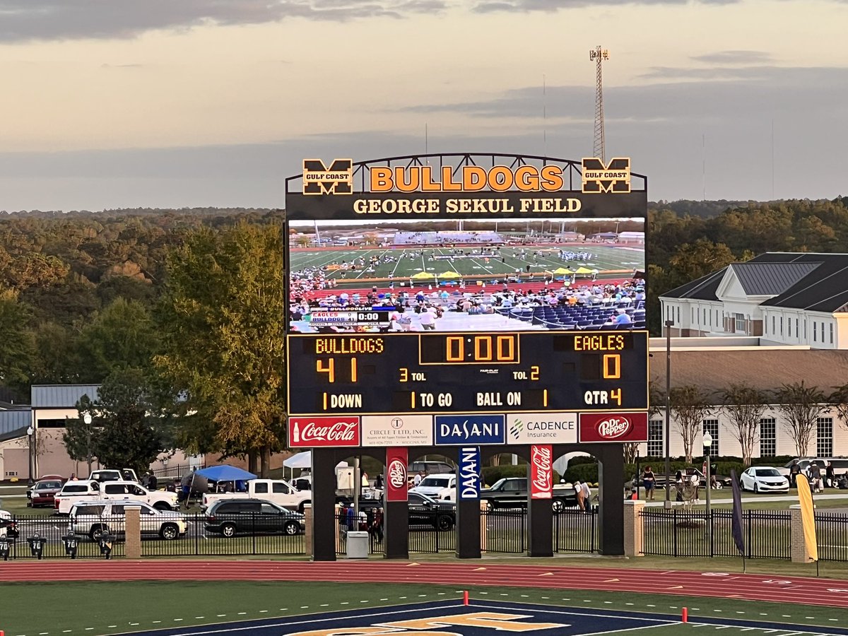 Beautiful Homecoming celebration at Mississippi Gulf Coast Community College today! It was great to visit with our alumni, students, honorees, and friends. And, the Bulldogs won big!