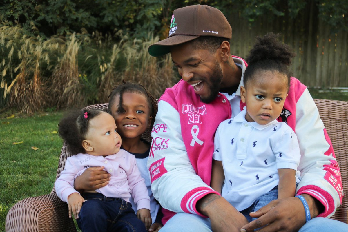 ImpeccableZel's tweet photo. My Family I created Protected by a Family of love 🩷🤍💙 #Familyphotos #fallpics https://t.co/uH4MZh3V0V