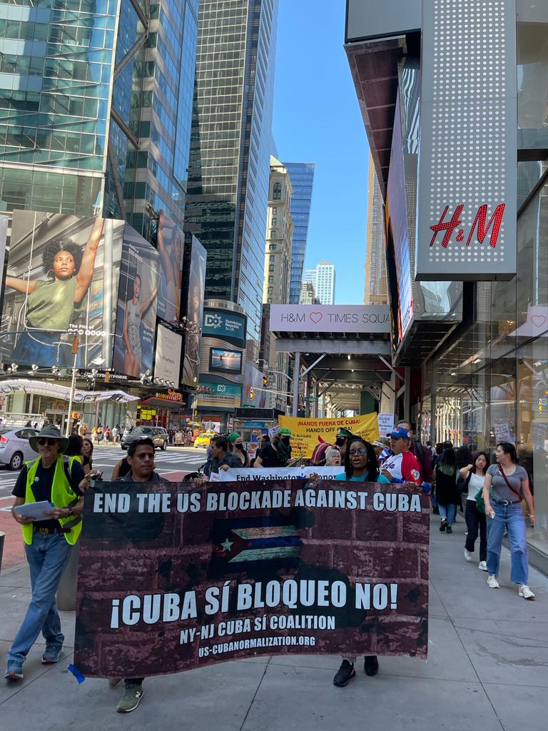 Acontece Ahora! Times Square, Nueva York.

#Cuba #MejorSinBloqueo