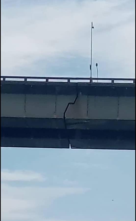 Me llega está información
🚨🚔🚨 Así esta la Estructura del  Puente Orinoquia en Ciudad Guayana ..Es  de Cuidado cruzarlo es Peligro inminente..