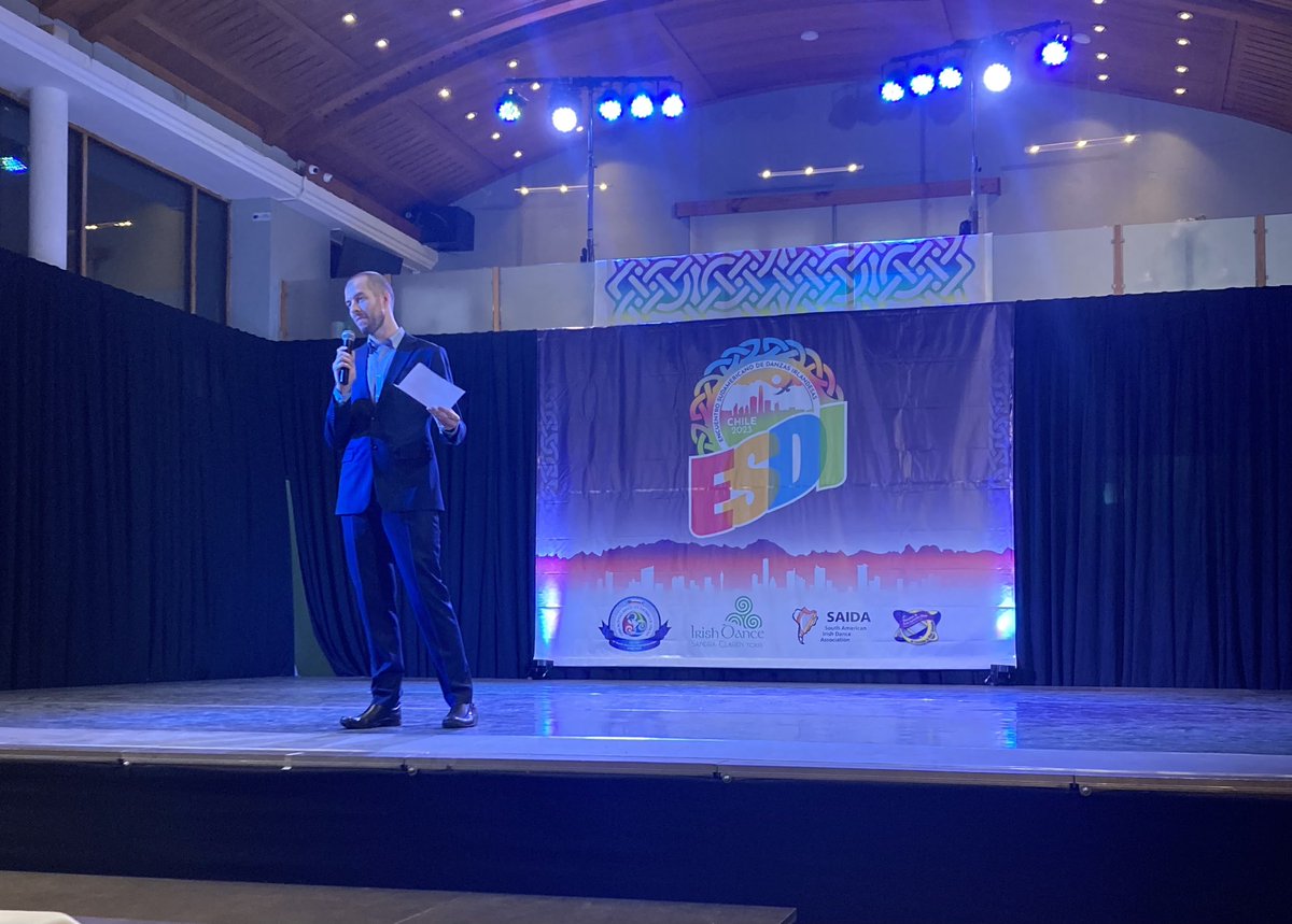 IrlEmbChile's tweet photo. Disfrutando del Encuentro Sudamericano de danzas Irlandesas organizado por @SandraClaren 🇮🇪 🎶 

Gracias a las juezas Gemma Carney quien nos visita desde Irlanda, y a Judy McCafferty por evaluar el increíble talento de los bailarines de Chile y Argentina 
@IrlEmbArgentina https://t.co/Lnm0qBBR0p