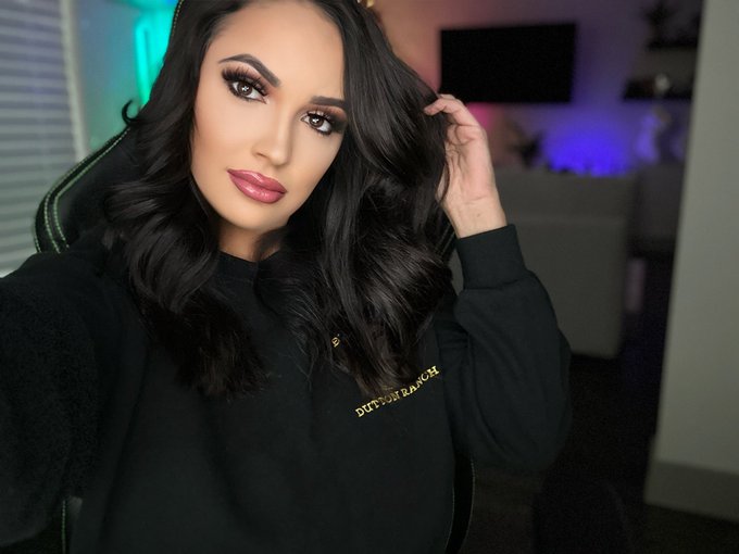 Did my makeup for the first time since having a baby and I&rsquo;m on Mfc haha so come say hi https://t.co