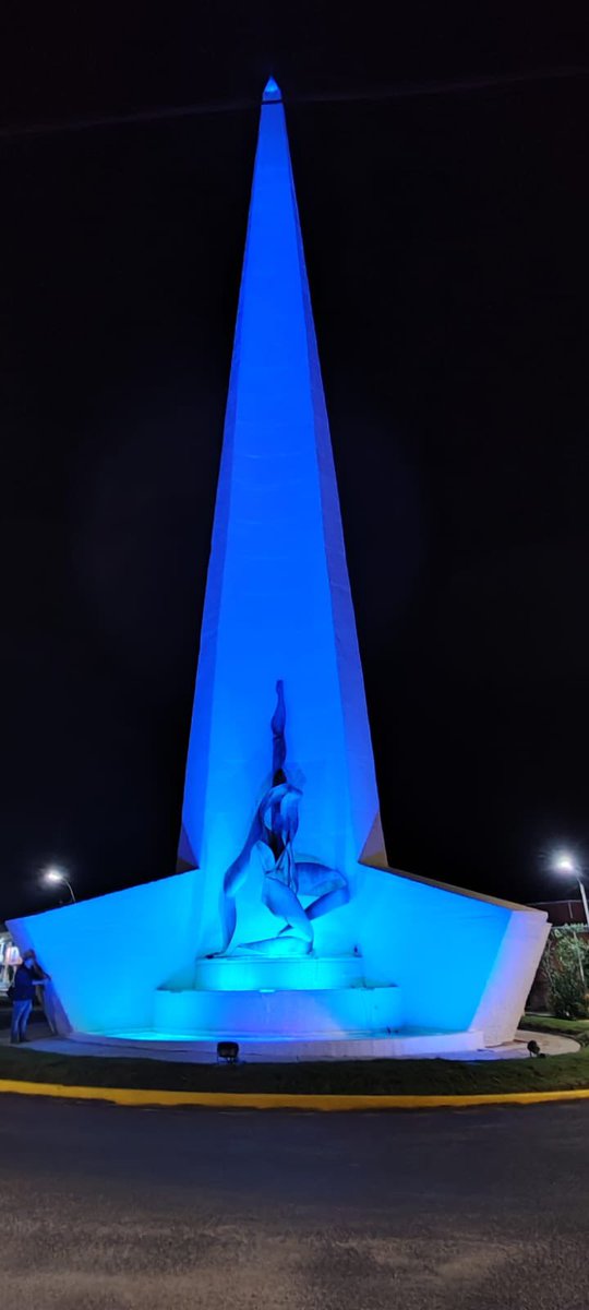 🏉 🇺🇾  #GRACIAS #TEROS. Hemos iluminado nuestro Obelisco de Celeste en honor y reconocimiento a Los Teros, nuestra selección uruguaya de rugby.  Realizaron un gran mundial, han dado una gran muestra de guapeza, corazón, compañerismo, patriotismo y valores. El Deporte es el camino