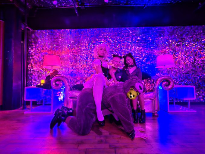 Goldie Locks is all grown up and it seems that the bears have been Enchanted! Goldie locks and the Kink<a href="/tag/halloweekend"class="tags"><span>#halloweekend</span></a>